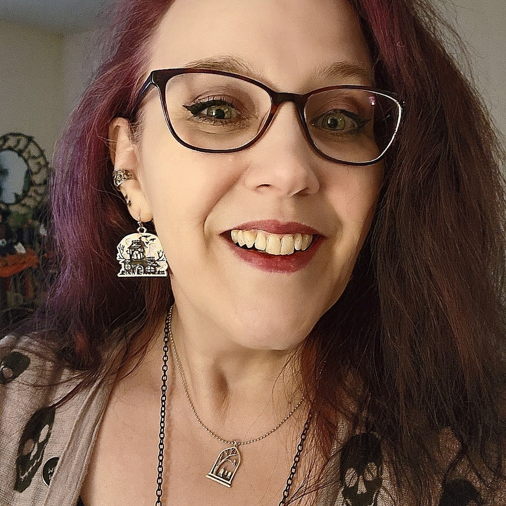 Meet your Posher, Sara Jane 🖤